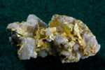 Natural gold in white quartz
